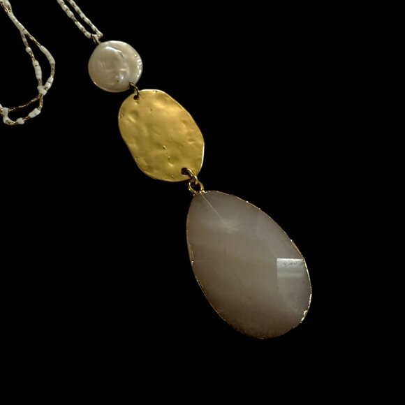 Anthropologie Miriam Pendant Necklace White Beads Gold Accents Natural Stone - Picture 5 of 13